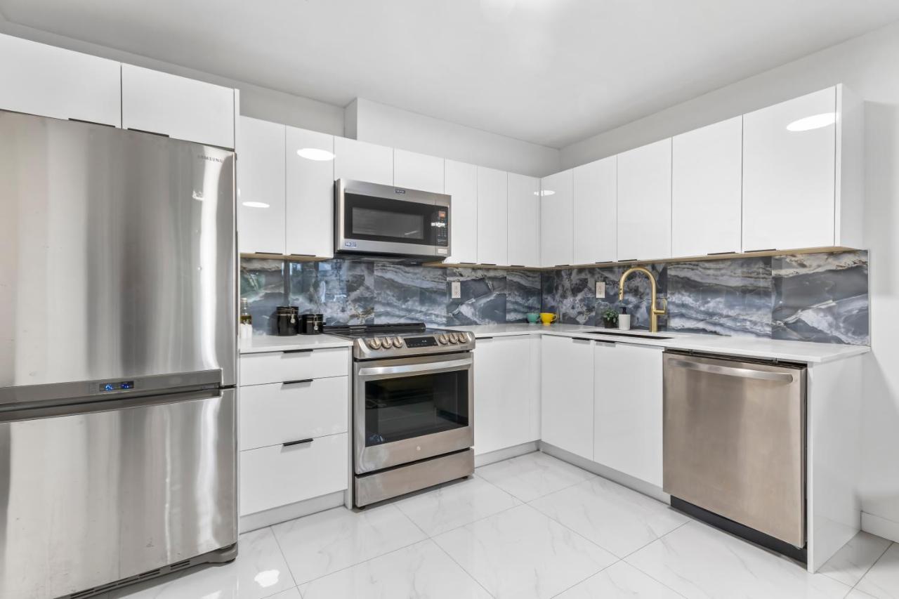Pristine 3 Beds 2 Washroom Guest Surrey