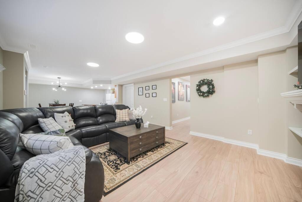 Cozy Back On Golf Course Villa Surrey