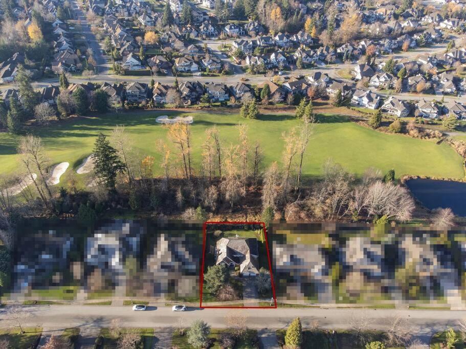 Cozy Back On Golf Course Surrey