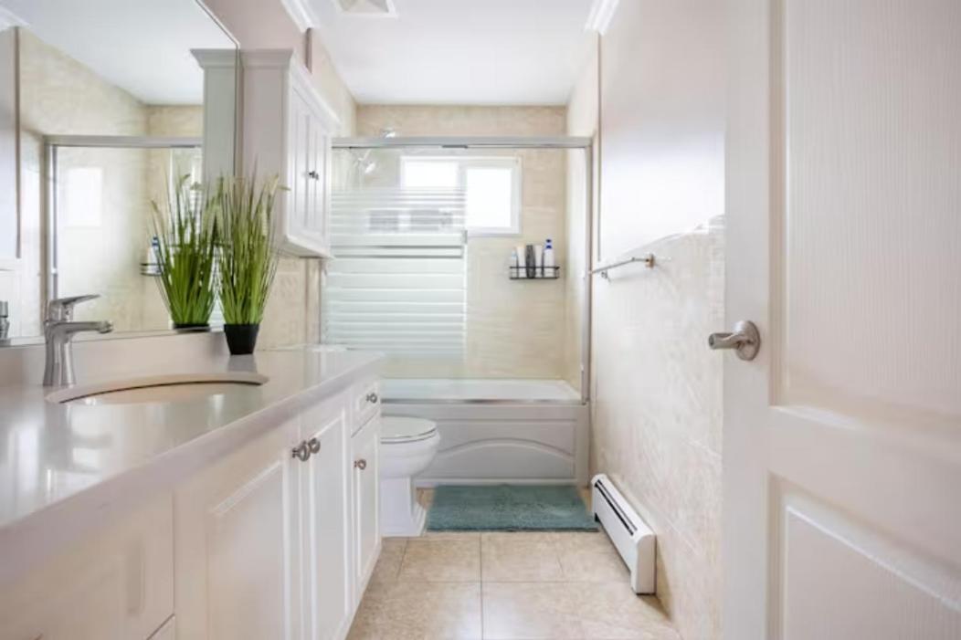 Jane's Private With Shared Washroom *