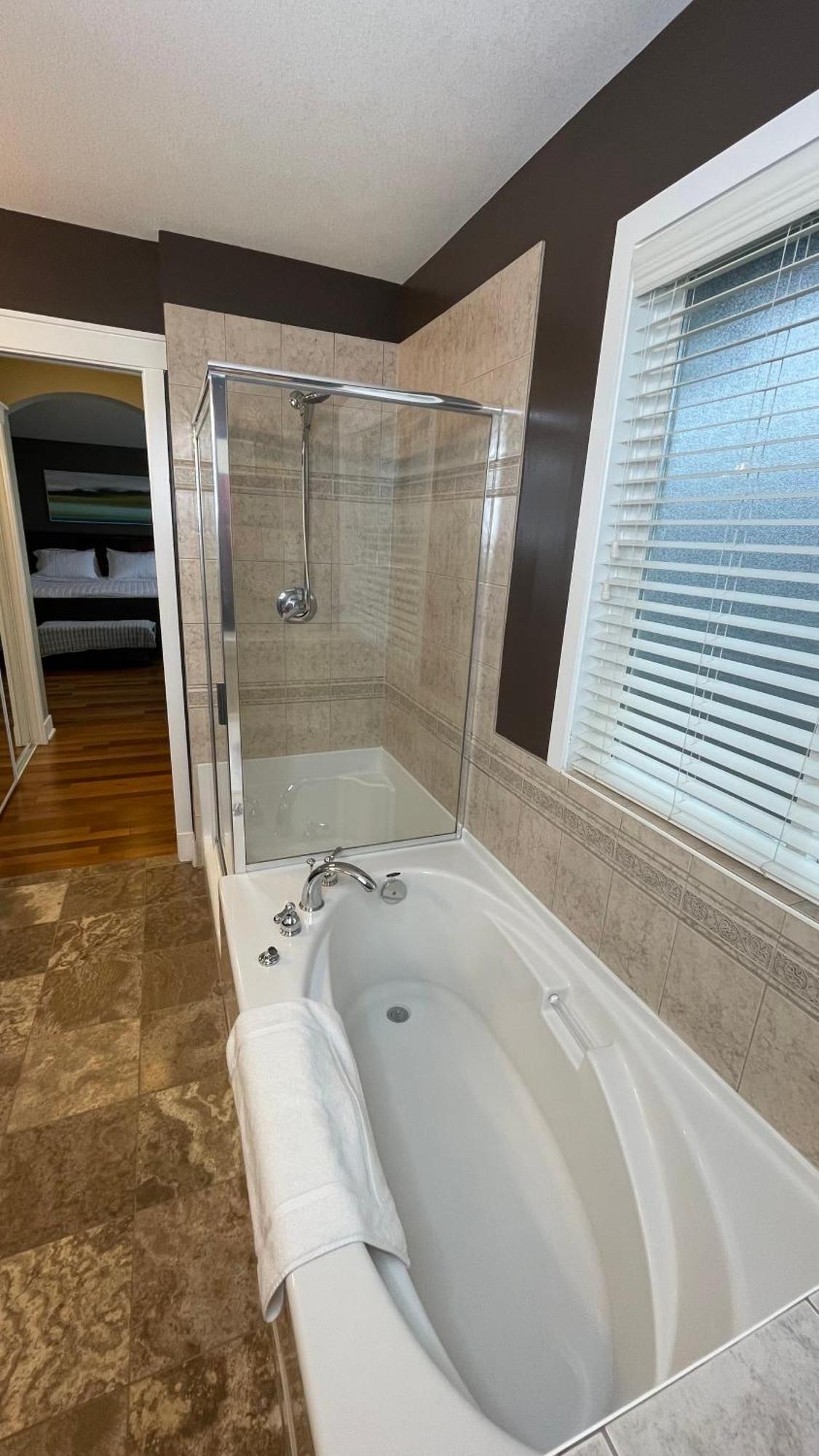 Metropolitan Dream With Pool And Hot Tub Surrey