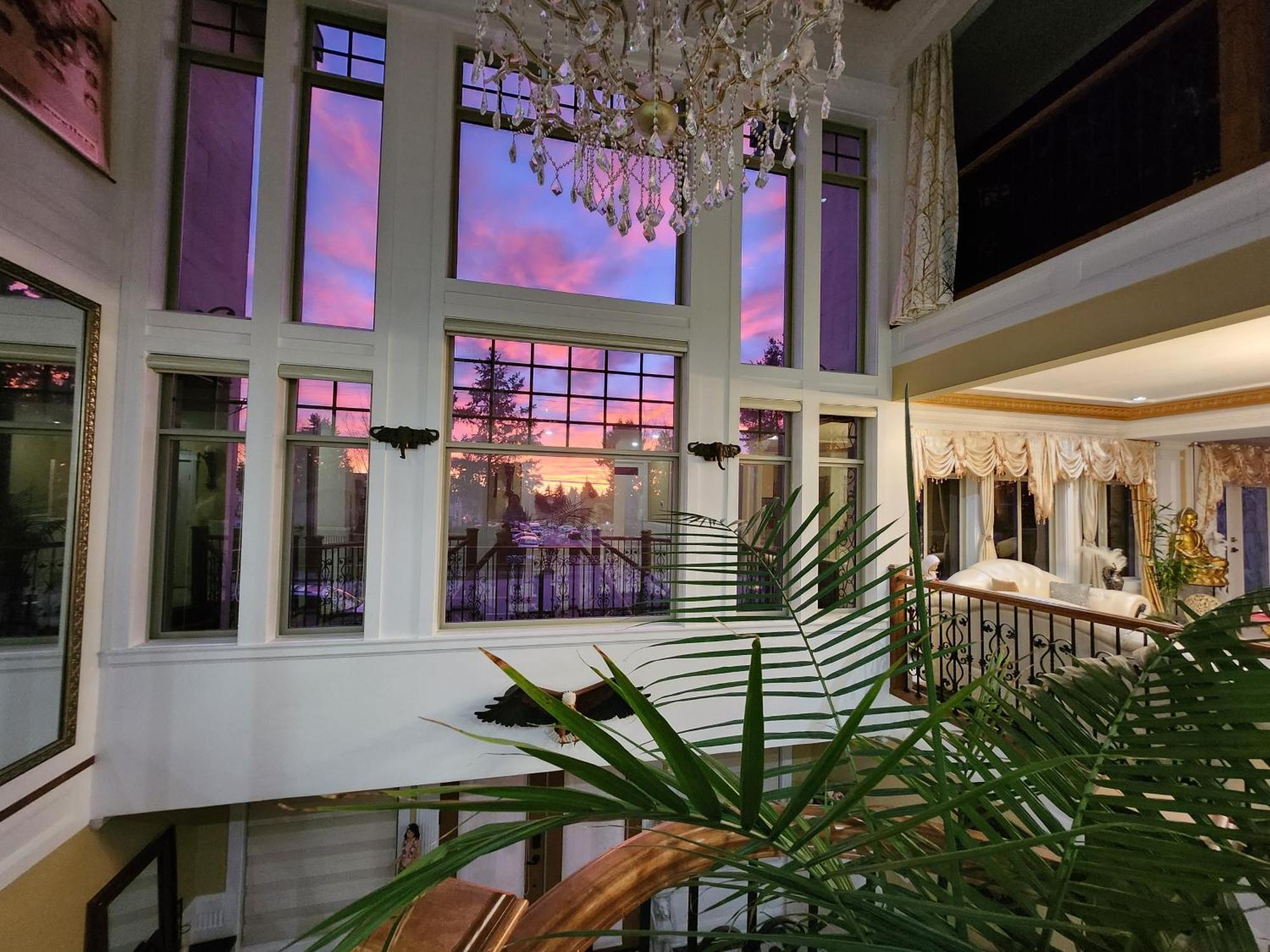 Empress Palace Hotel *