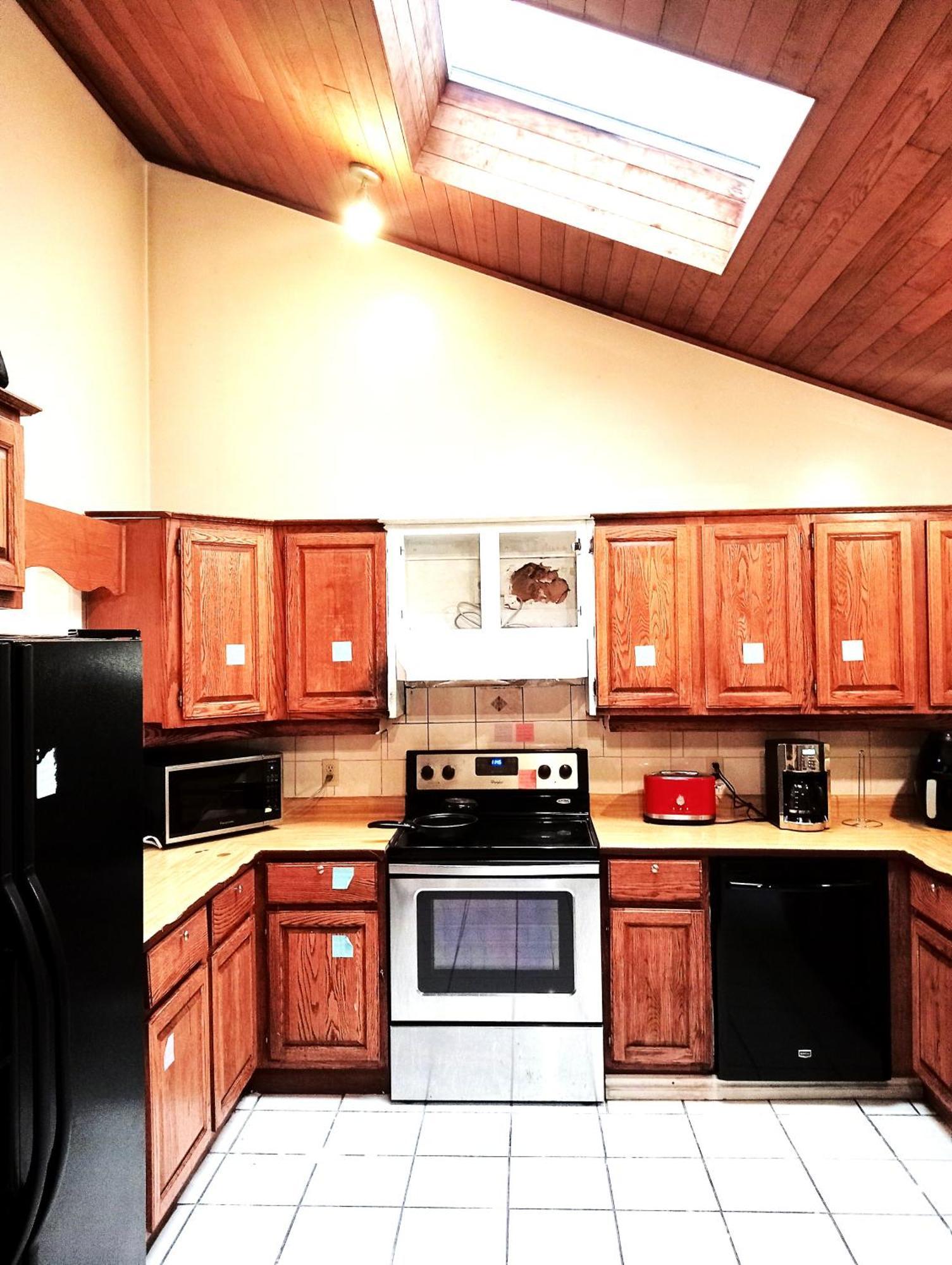 Beautiful & Cozy In Great Location *