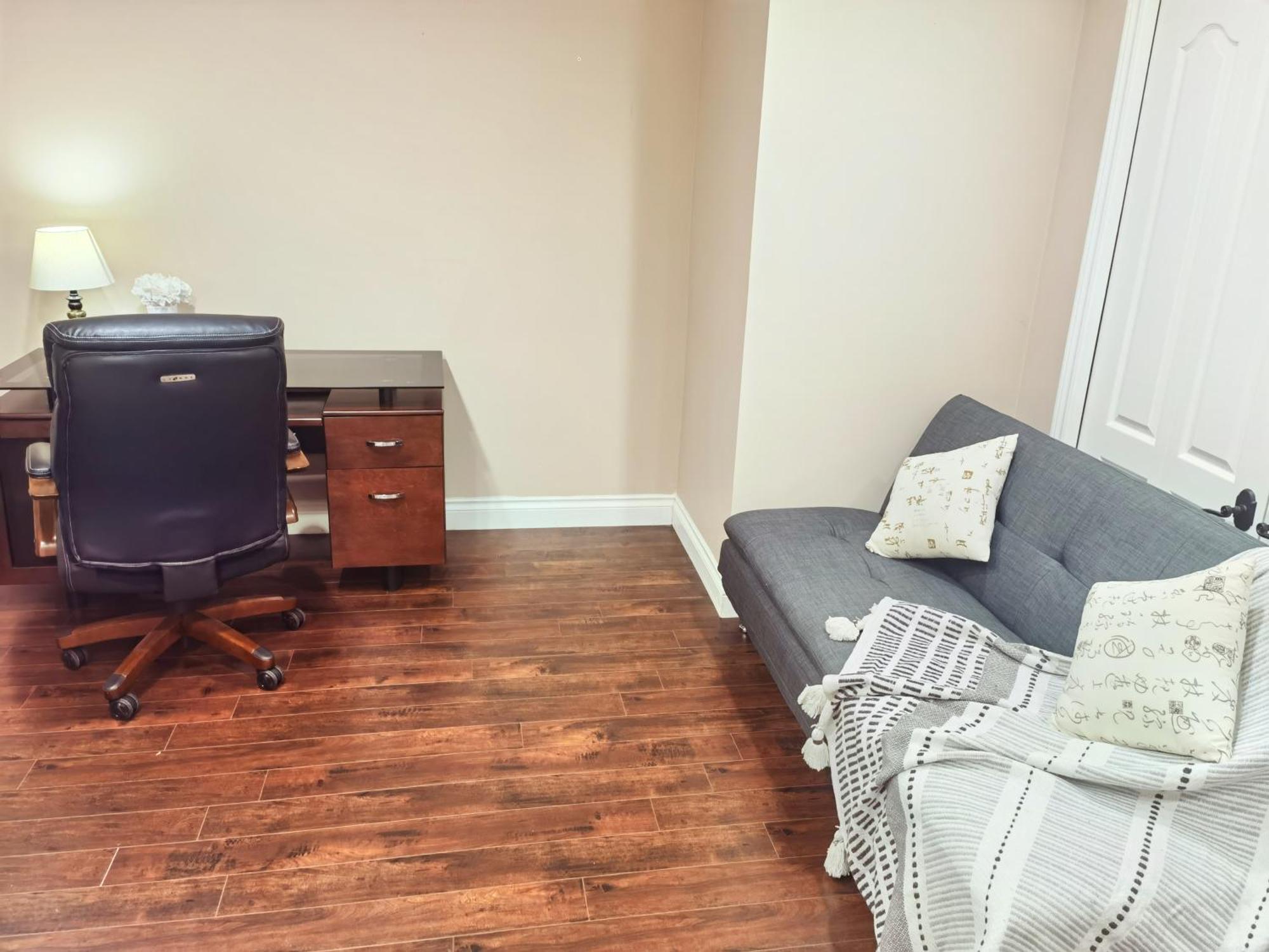 Chinese Style Two Bedrooms Villa Surrey