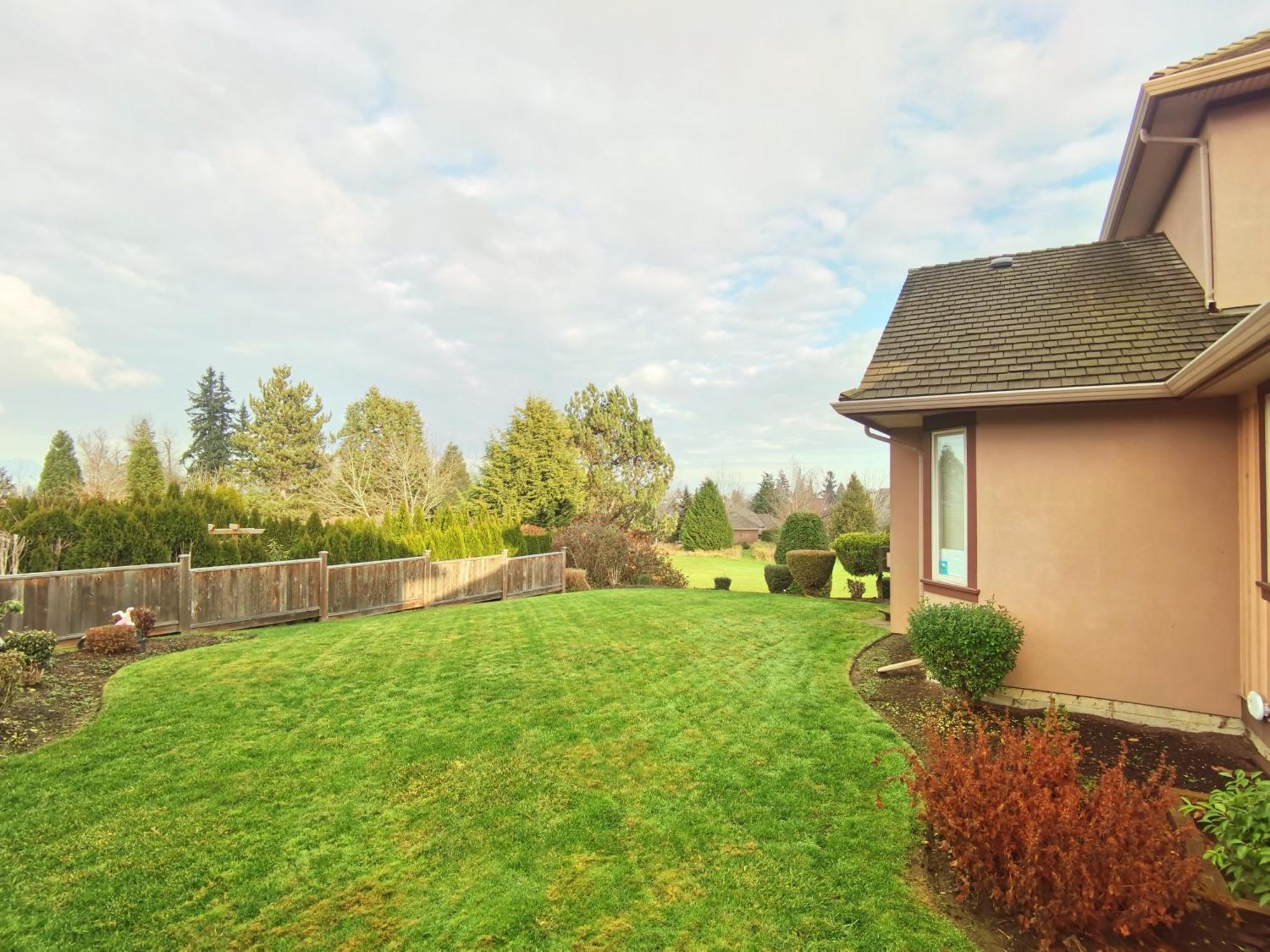 Chinese Style Two Bedrooms * Surrey