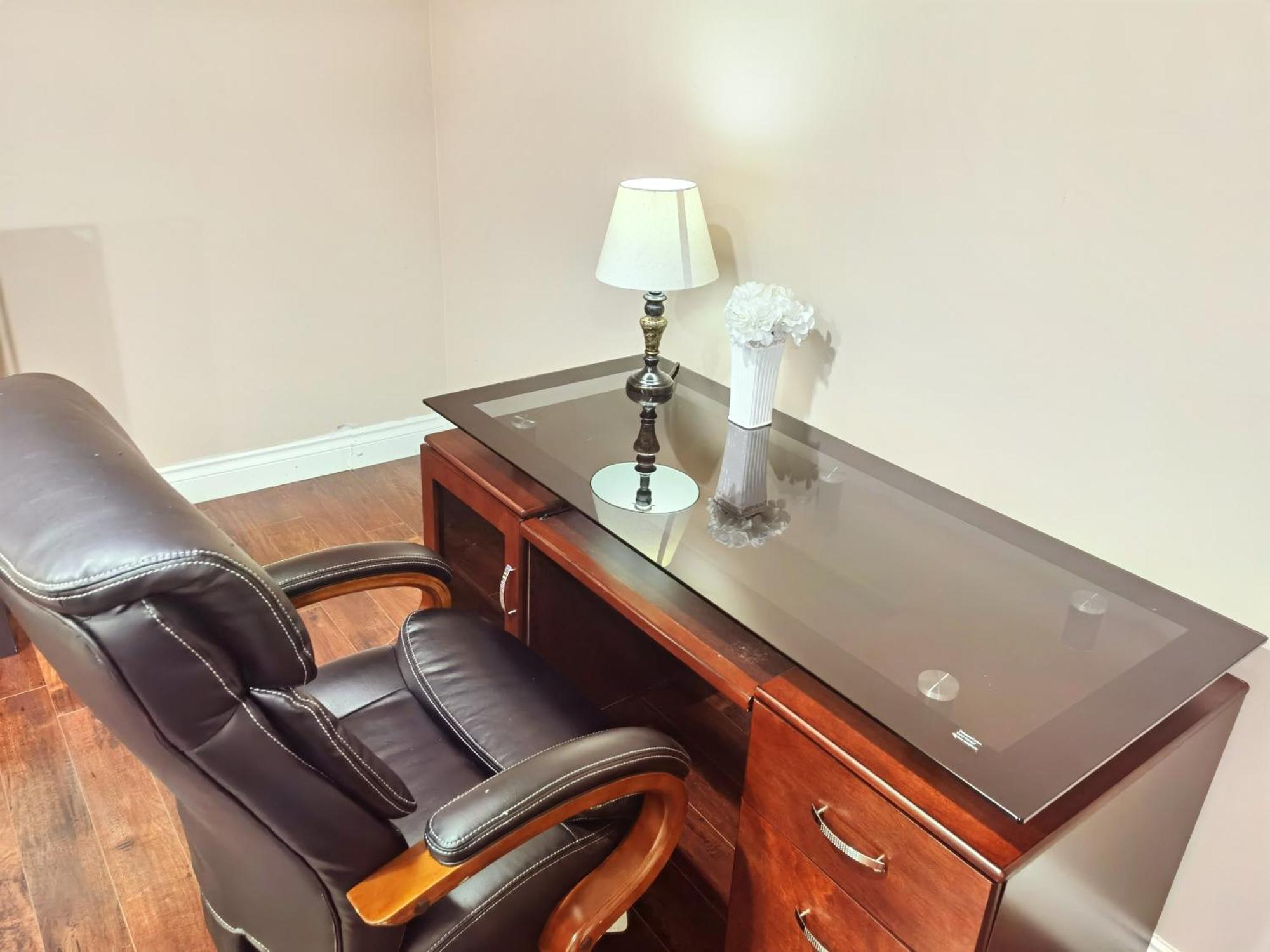 Chinese Style Two Bedrooms * Surrey