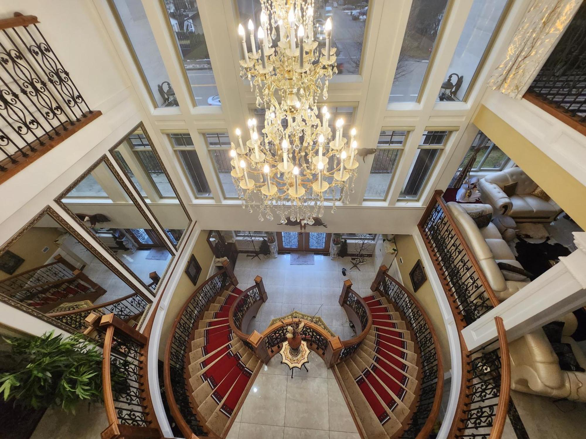 Empress Palace Hotel *