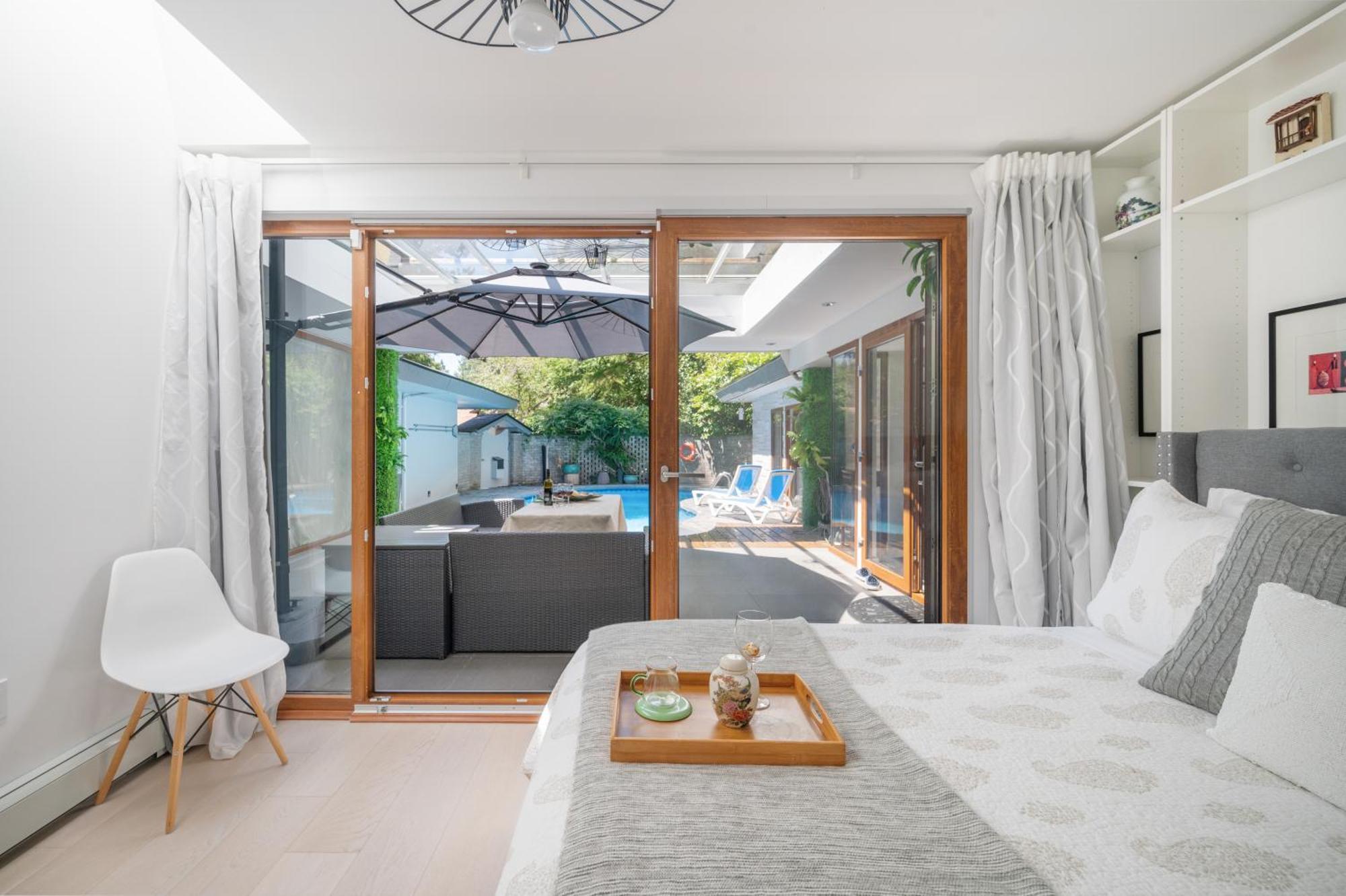 Villa Lux White Rock Pool House Beachfront Like
