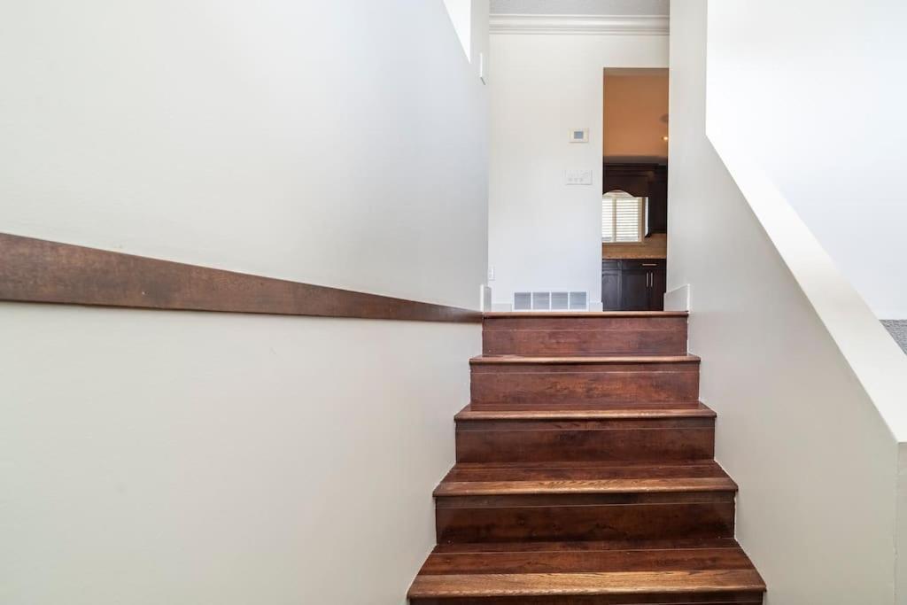 Spacious Family Upper Level 3 Bedrooms *