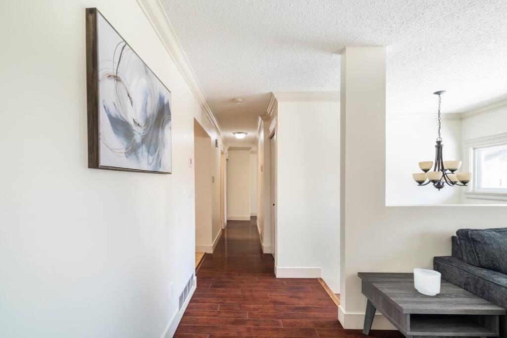 Spacious Family Upper Level 3 Bedrooms Surrey