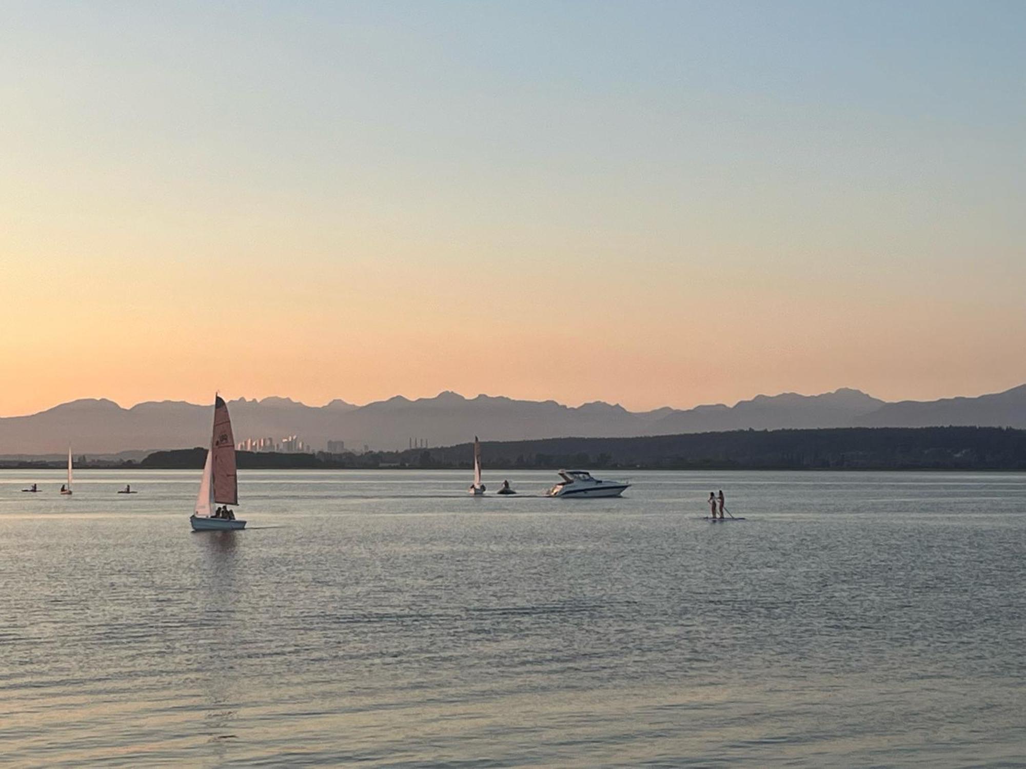 Apartment Crescent Beach Is A Walk Away From Casa Altamira! *