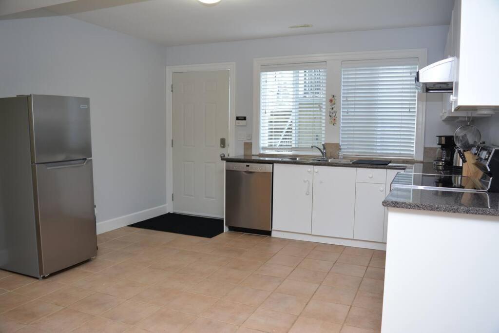 Beautiful 2 Bedroom Place In Surrey/langley