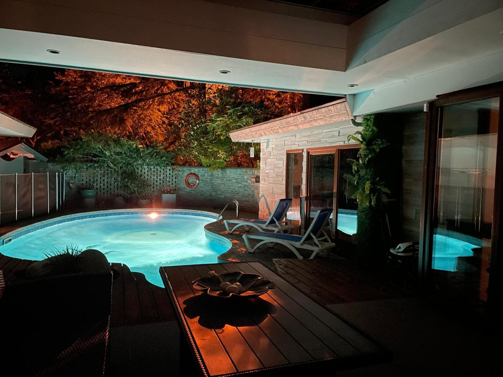 Lux White Rock Pool House Beachfront Like