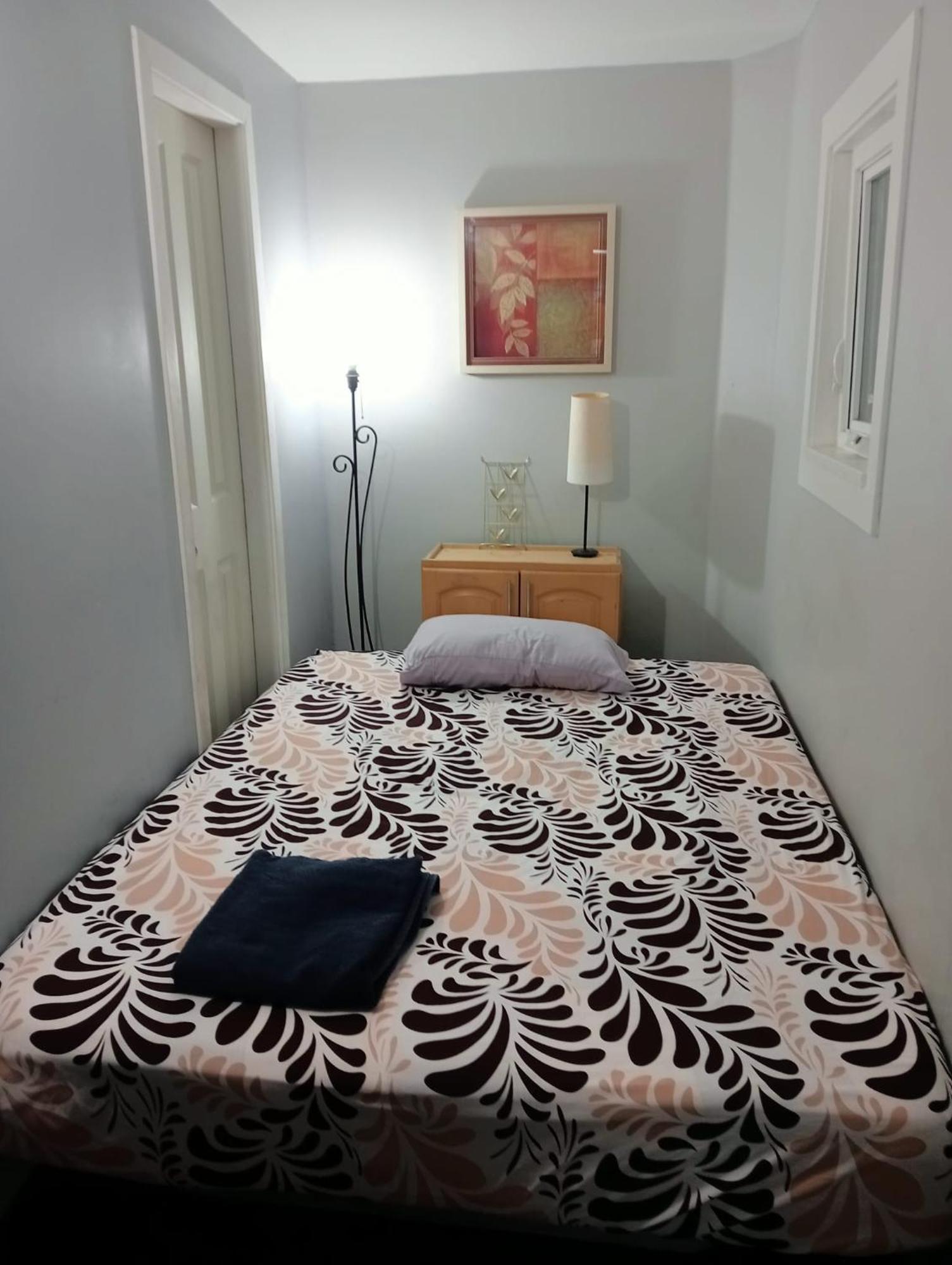 Small Cozy Private For 1 Or 2 Travellers In A Great Location Homestay