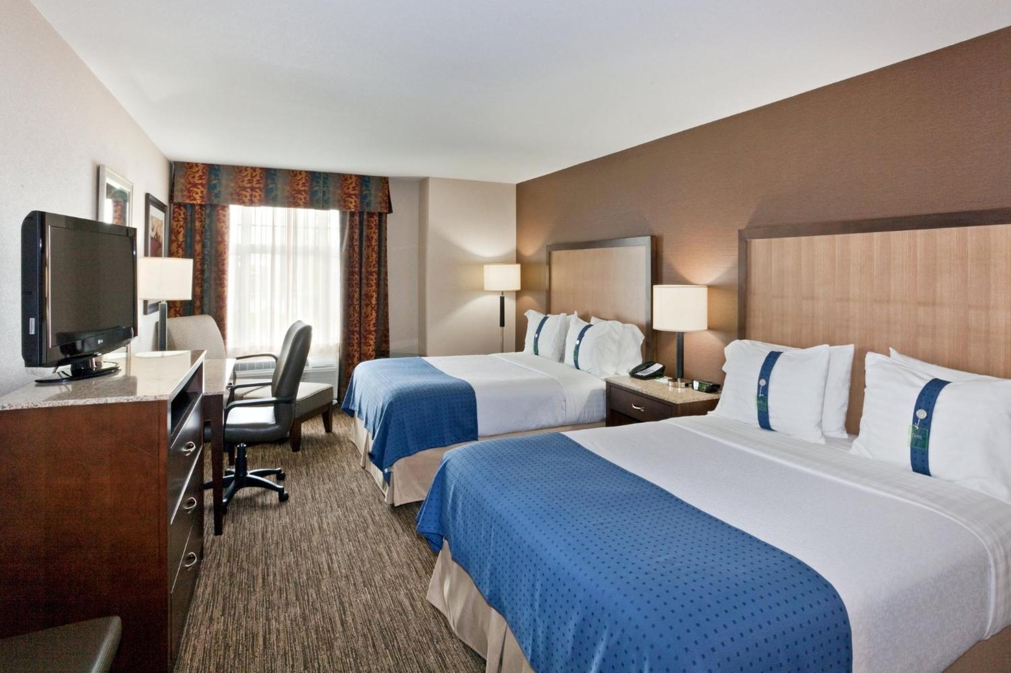 Hotel & East - Cloverdale By Ihg