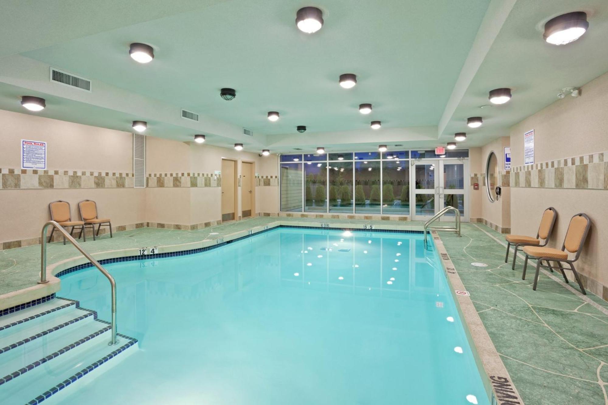 Hotel & East - Cloverdale By Ihg 3*