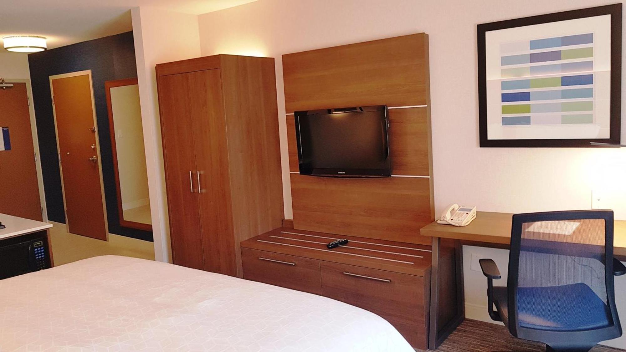 Hotel Express And By Ihg Surrey