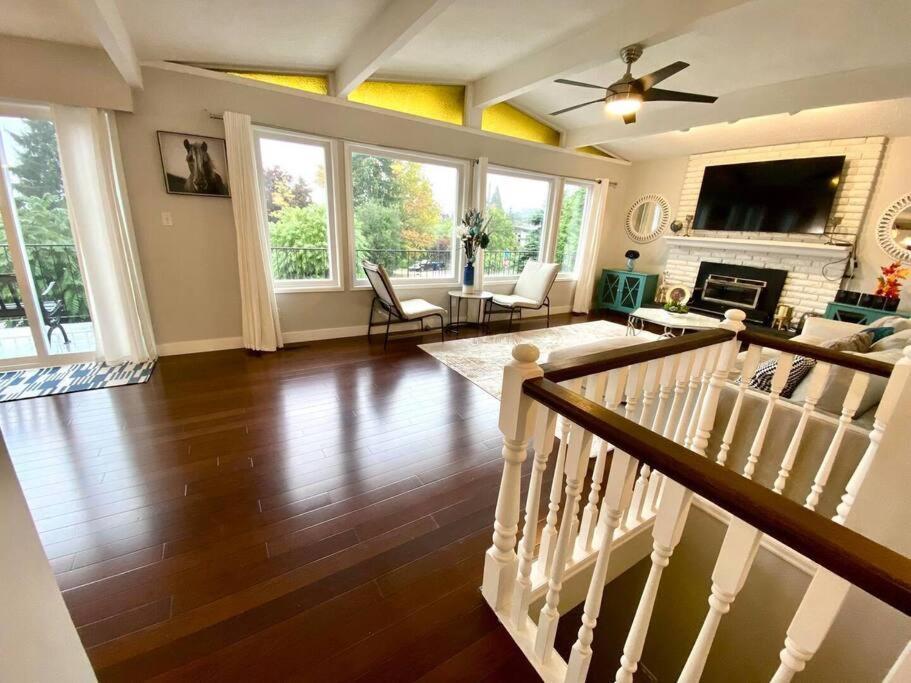 Large In Bolivar Heights Apartment Surrey