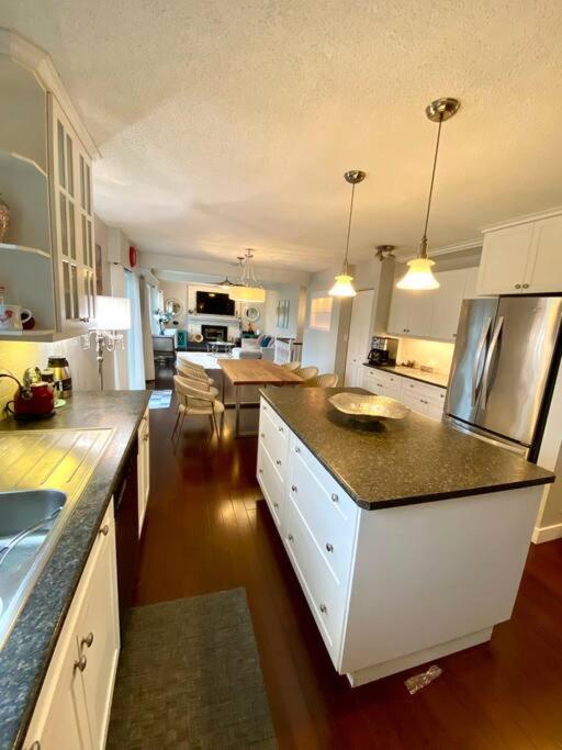 Apartment Large In Bolivar Heights Surrey
