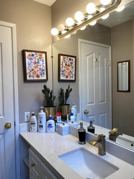 Large In Bolivar Heights Apartment Surrey