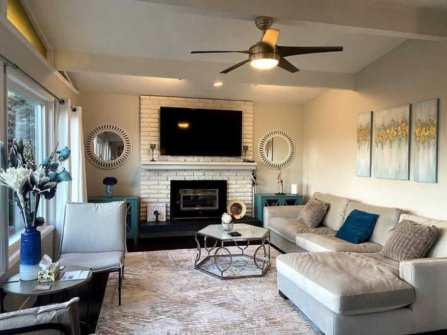 Large In Bolivar Heights * Surrey