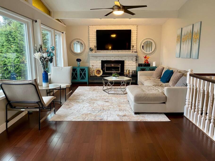Large In Bolivar Heights Surrey