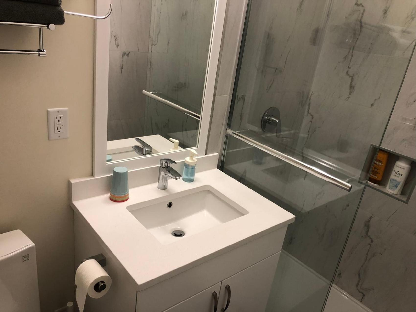 2024 Newly-built 2nd Lvl Guest - 2 Bedrooms * Surrey