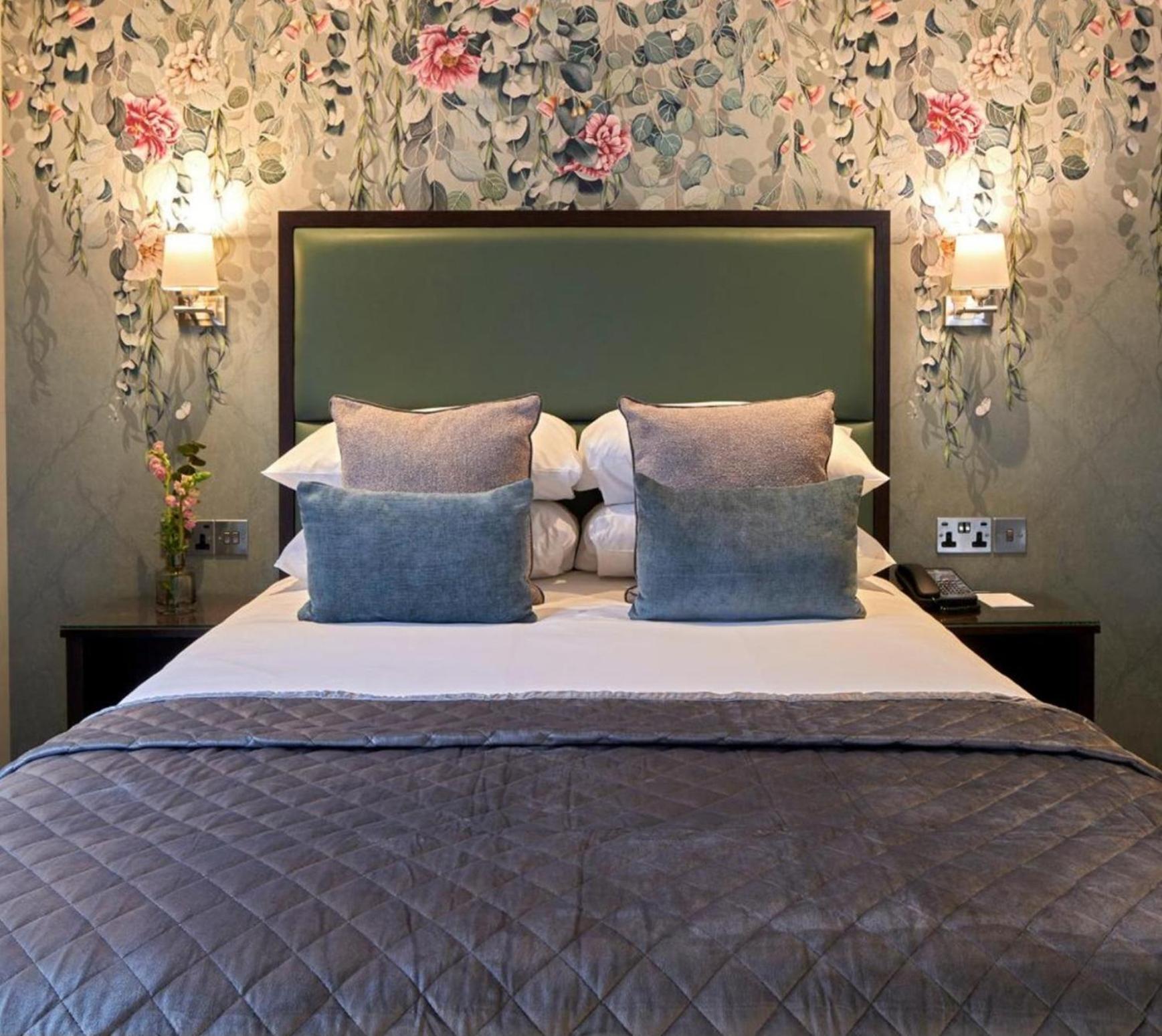 The Empress Palace Inn