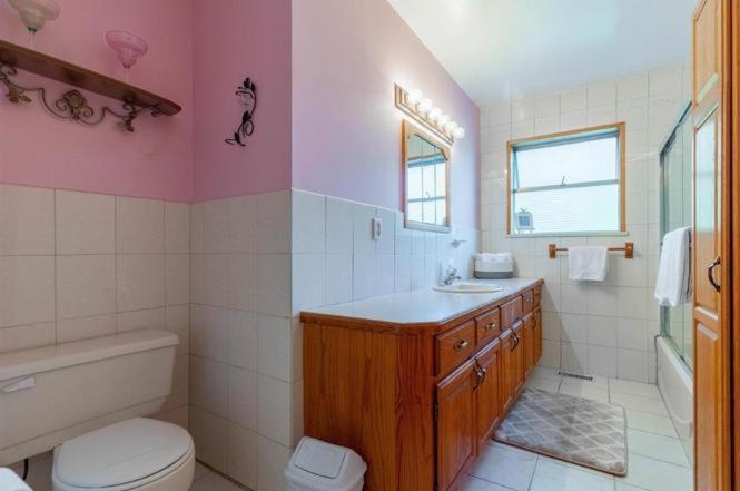 Homestay Beautiful Spacious Twin Set For Family Or Groups Upto 6 Adults Near Guildford Mall G4