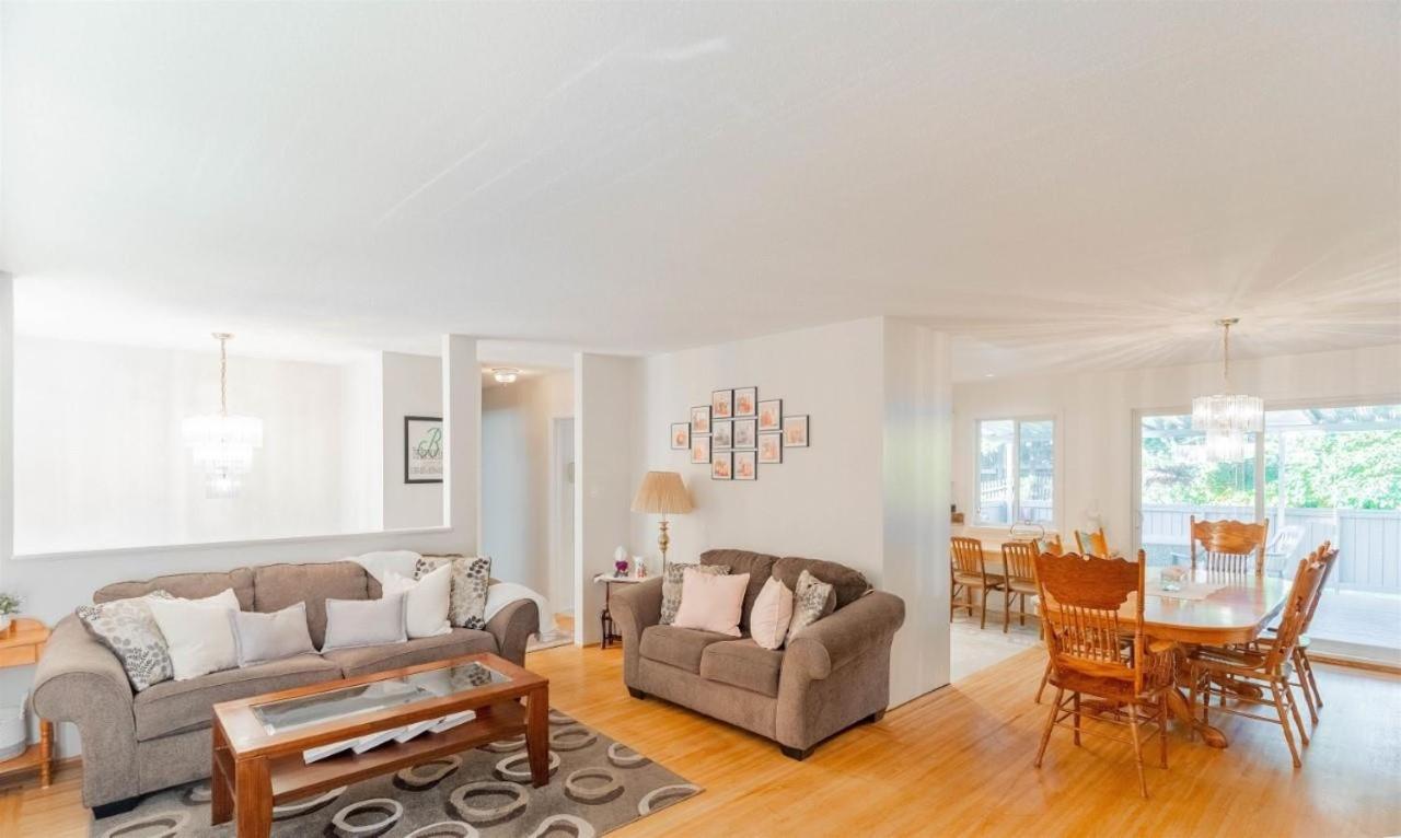 Beautiful Spacious Twin Set For Family Or Groups Upto 6 Adults Near Guildford Mall G4 *