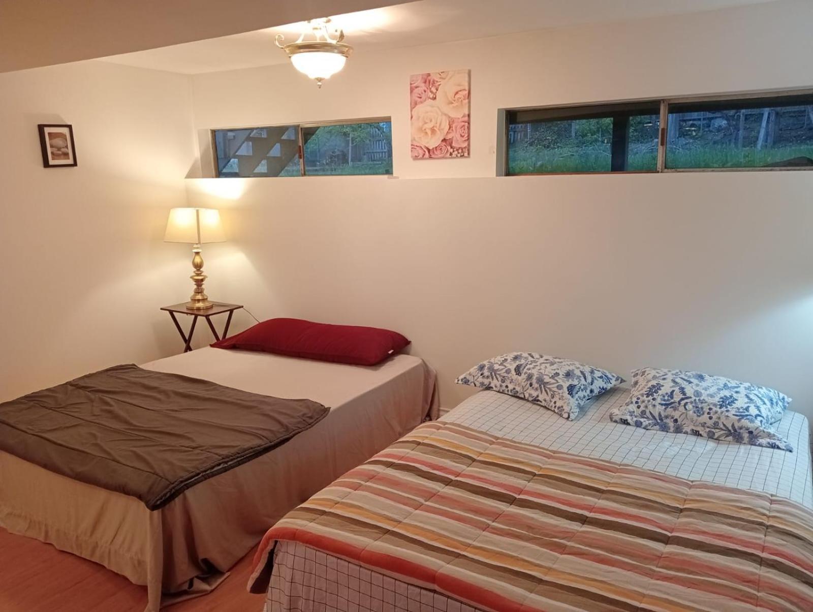 Beautiful Spacious Twin Set For Family Or Groups Upto 6 Adults Near Guildford Mall G4 * Surrey