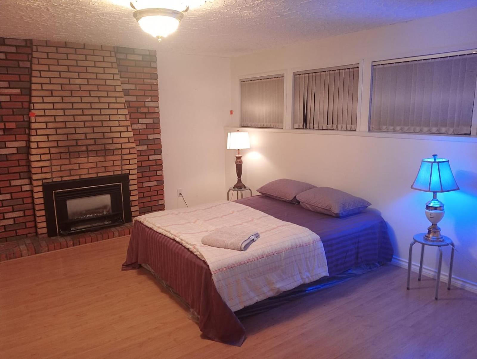 Homestay Beautiful Spacious Twin Set For Family Or Groups Upto 6 Adults Near Guildford Mall G4 *