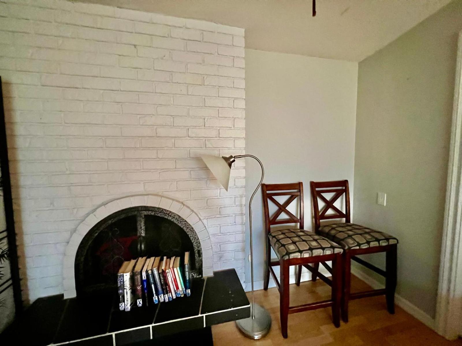 Private With Attached Washroom In Downtown Surrey