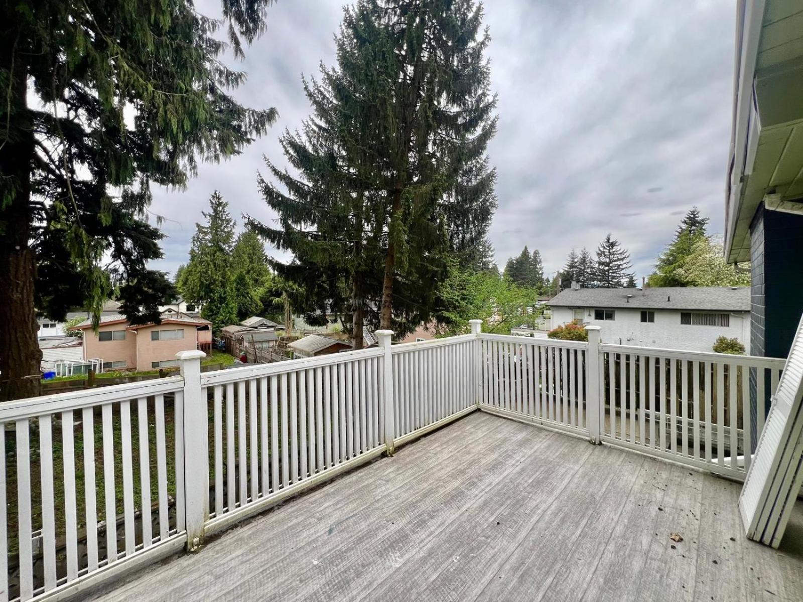 Homestay Private With Attached Washroom In Downtown Surrey