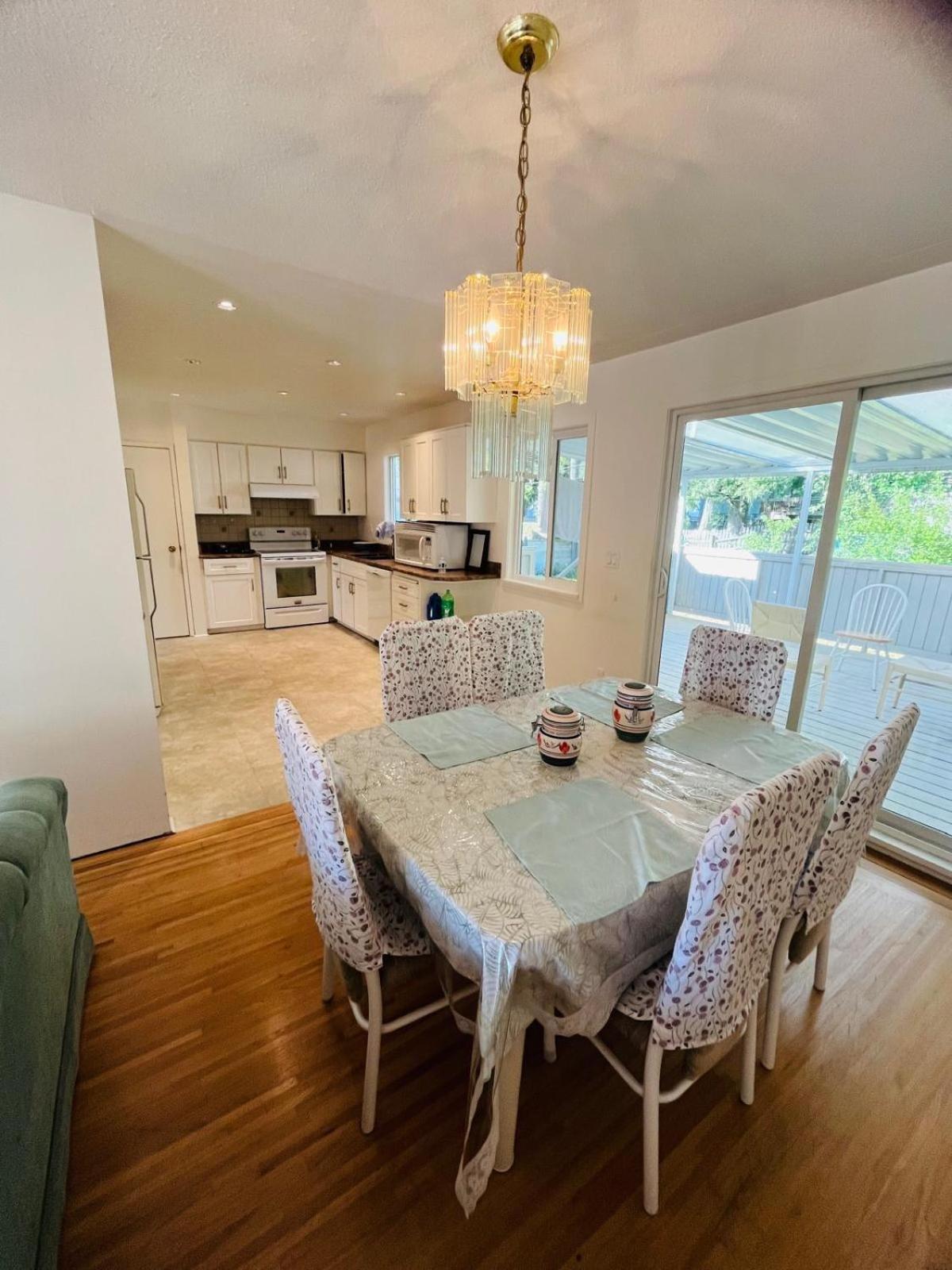 Guildford - Next To Vancouver 15 Min Drive - G1 * Surrey