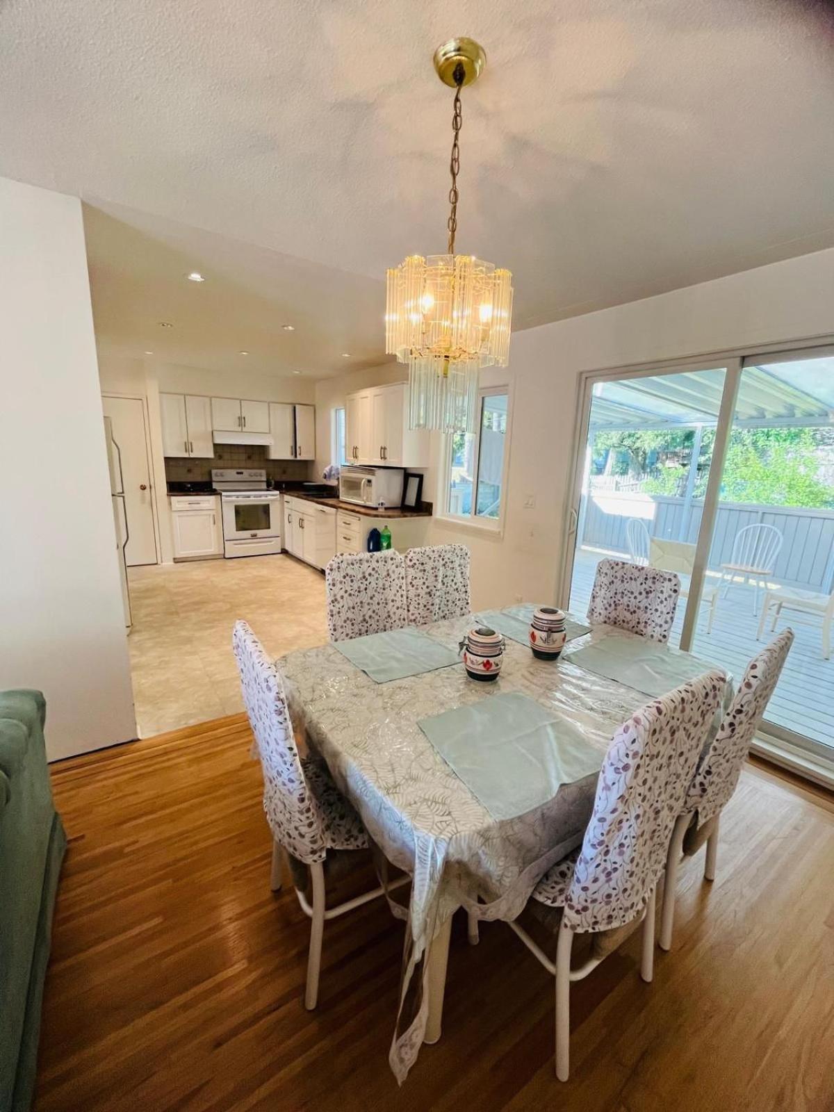 Great Family For Upto 6 Adults Near Guildford Town Center * Surrey