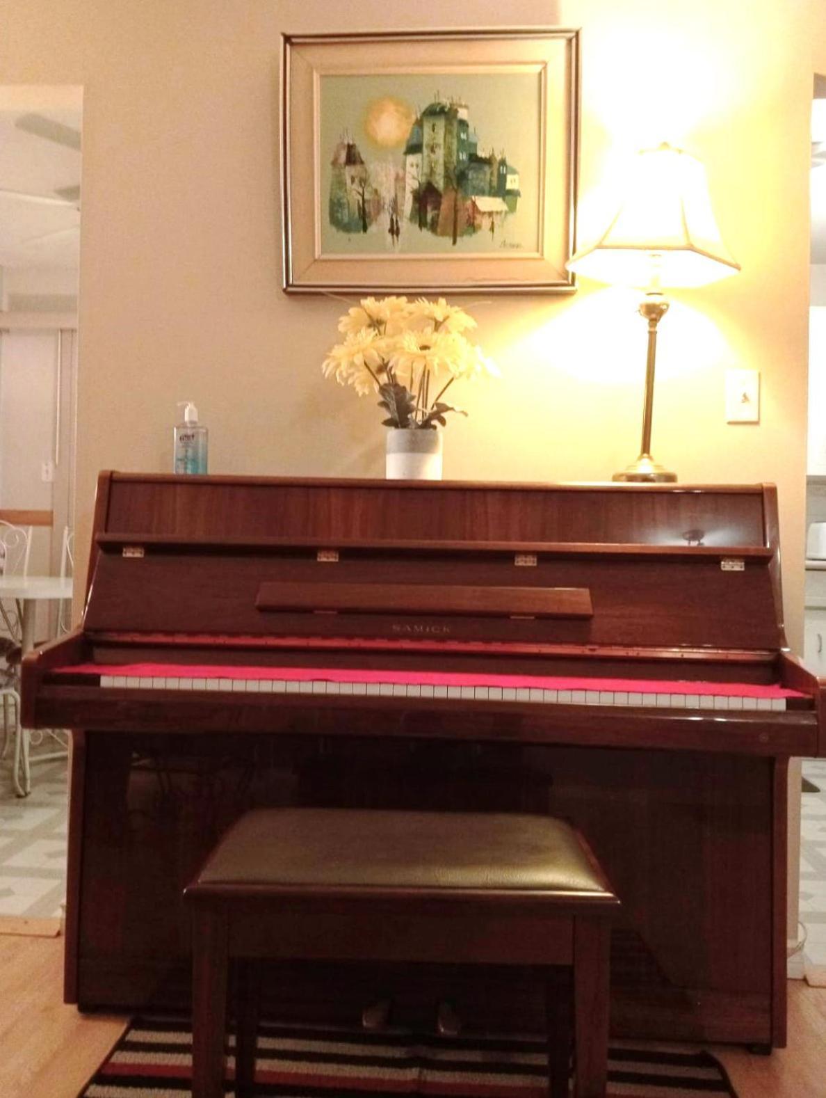 C4 Beautiful Comfy & Relaxed Private In Walkout Basement In A Great Location *