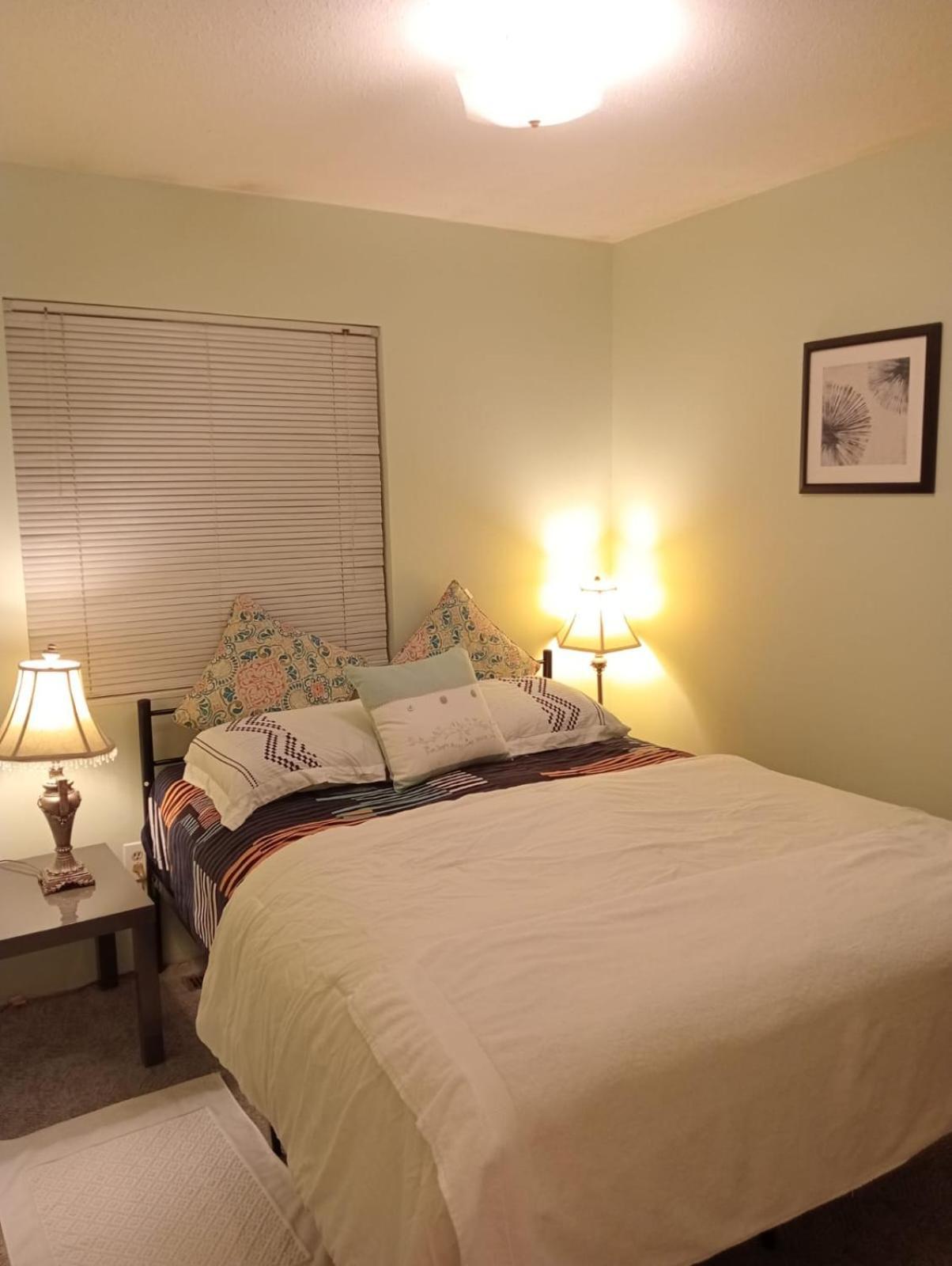 C4 Beautiful Comfy & Relaxed Private In Walkout Basement In A Great Location Homestay *