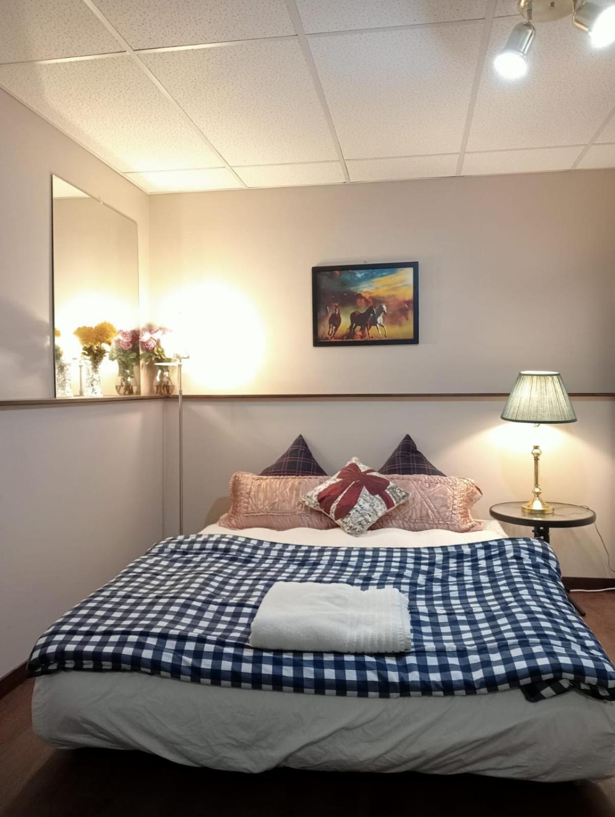 C4 Beautiful Comfy & Relaxed Private In Walkout Basement In A Great Location Surrey
