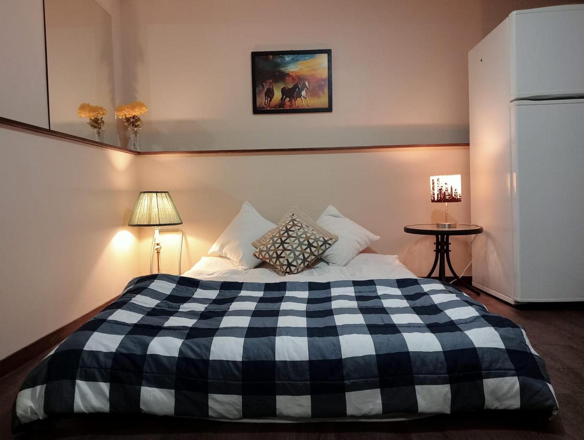 Homestay C4 Beautiful Comfy & Relaxed Private In Walkout Basement In A Great Location