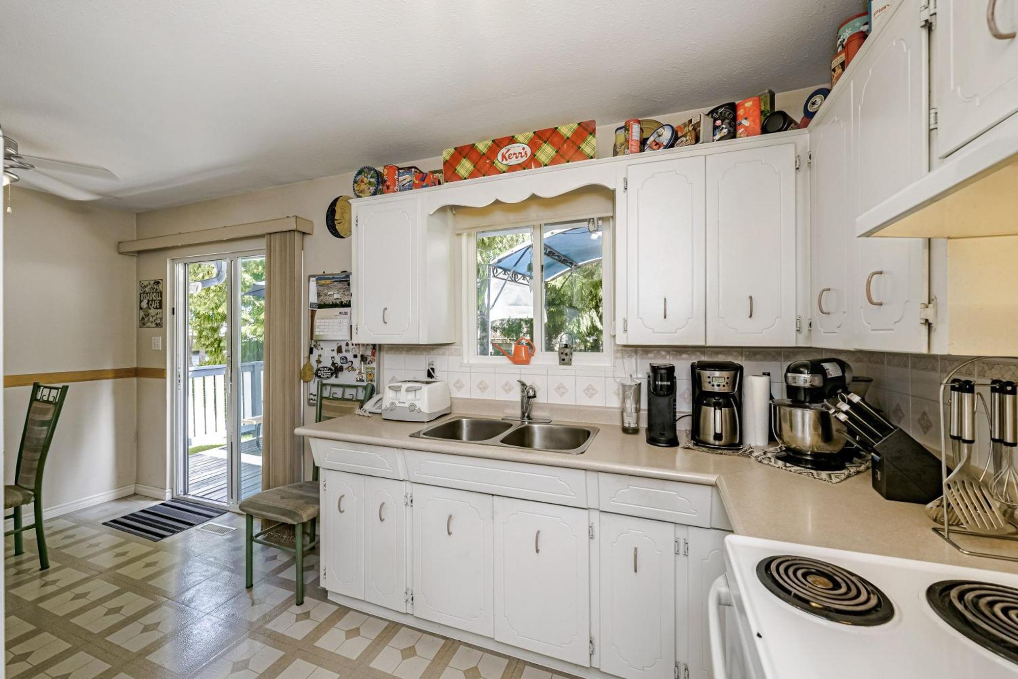 C4 Beautiful Comfy & Relaxed Private In Walkout Basement In A Great Location Homestay