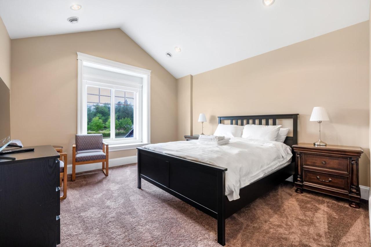 Luxurious Haven In - 3 Bedroom *