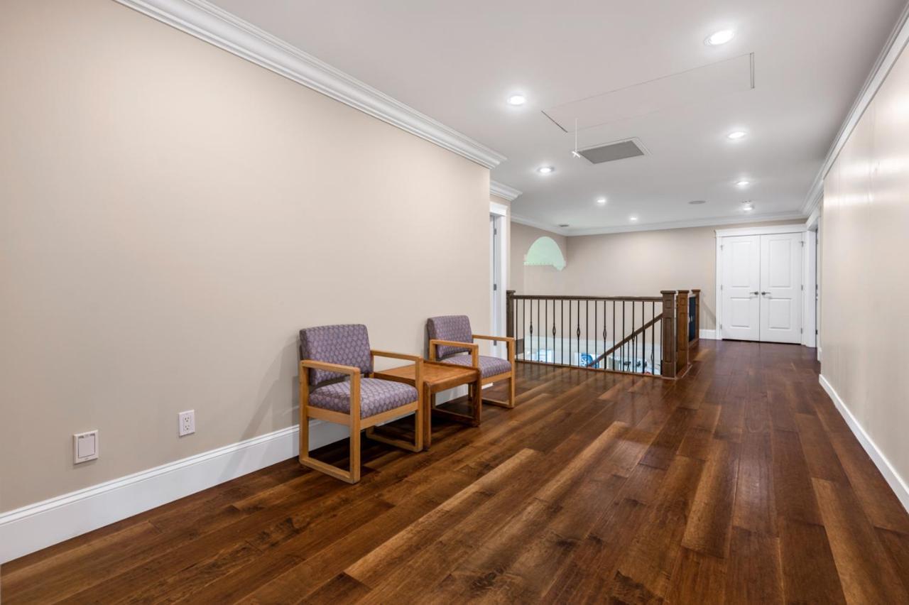 Luxurious Haven In - 3 Bedroom Homestay Surrey