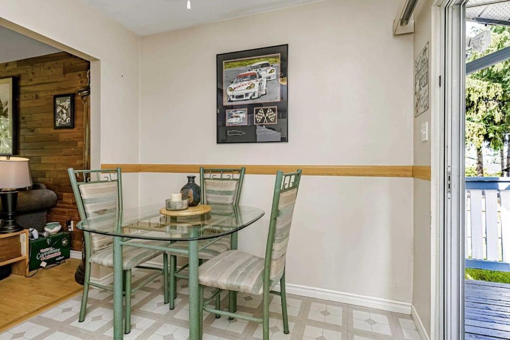 Romantic In Beautiful House Near Restaurants, Shopping & Transit C1 Homestay *