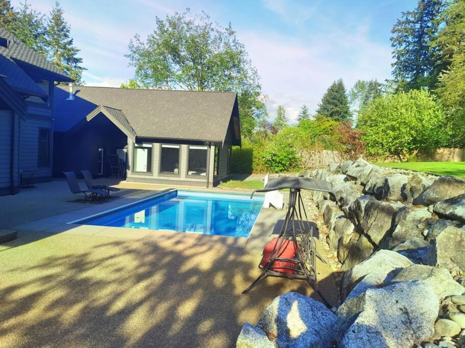 Villa Pool