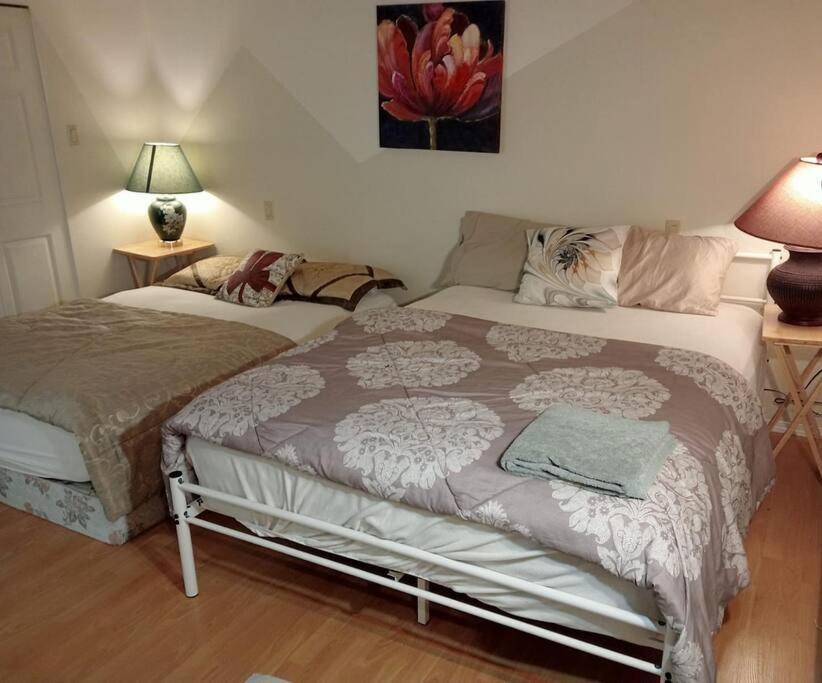 Bed & Breakfast Beautiful Spacious Family With Insuite Bathroom- Near Guildford Mall F3 Surrey