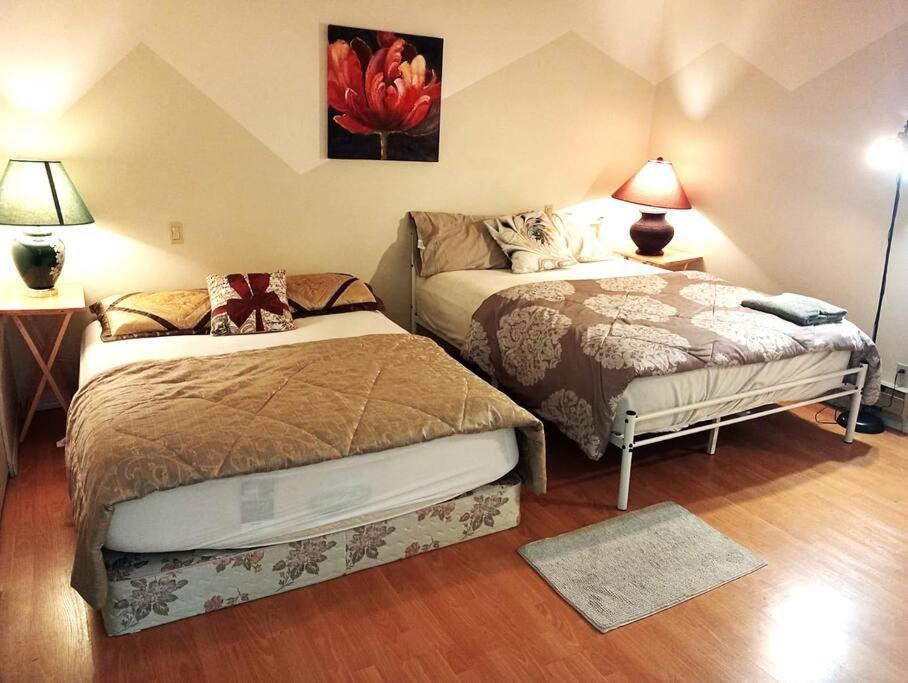 Beautiful Spacious Family With Insuite Bathroom- Near Guildford Mall F3 * Surrey