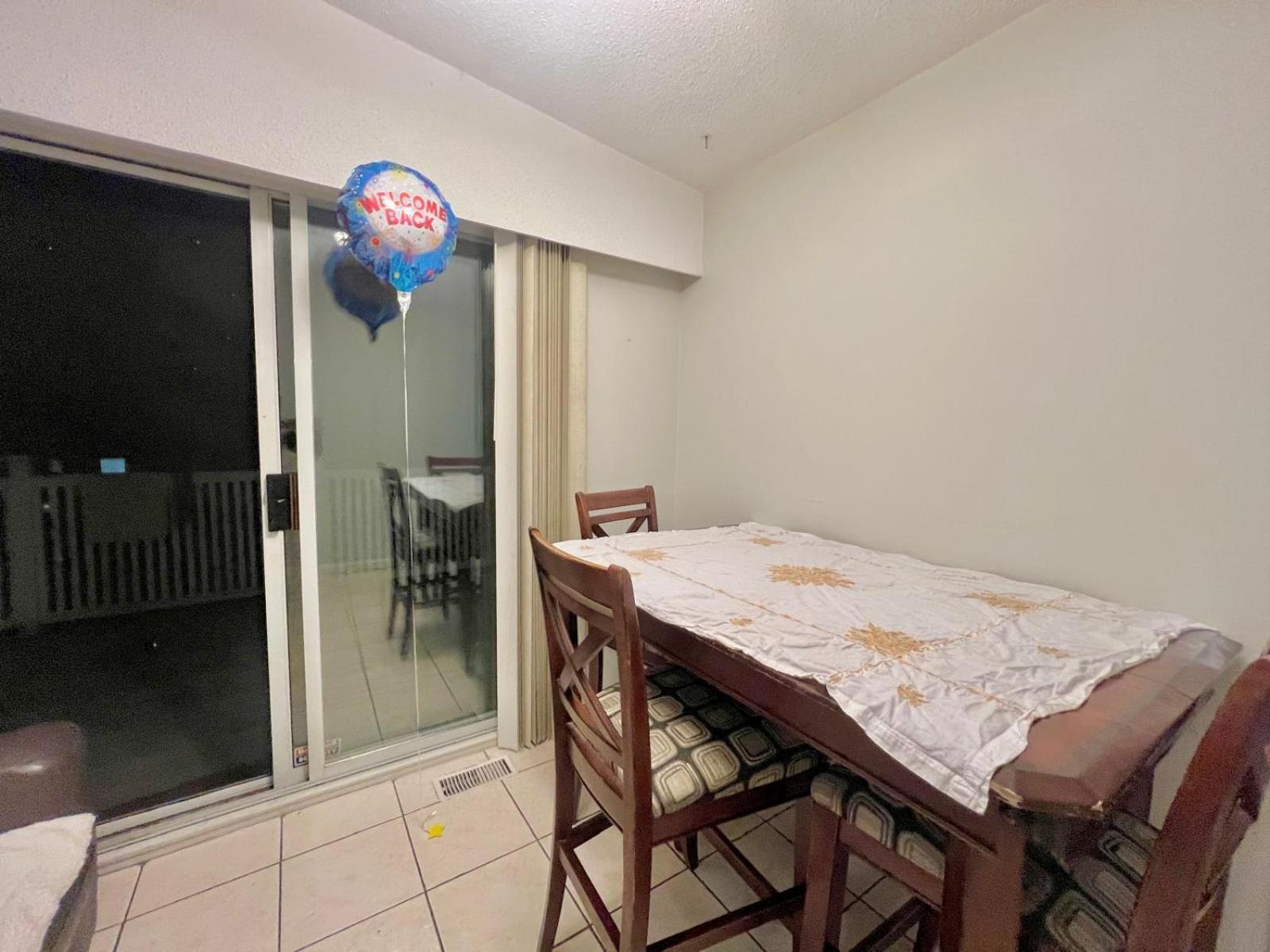 Private Near King George Boulevard Homestay *