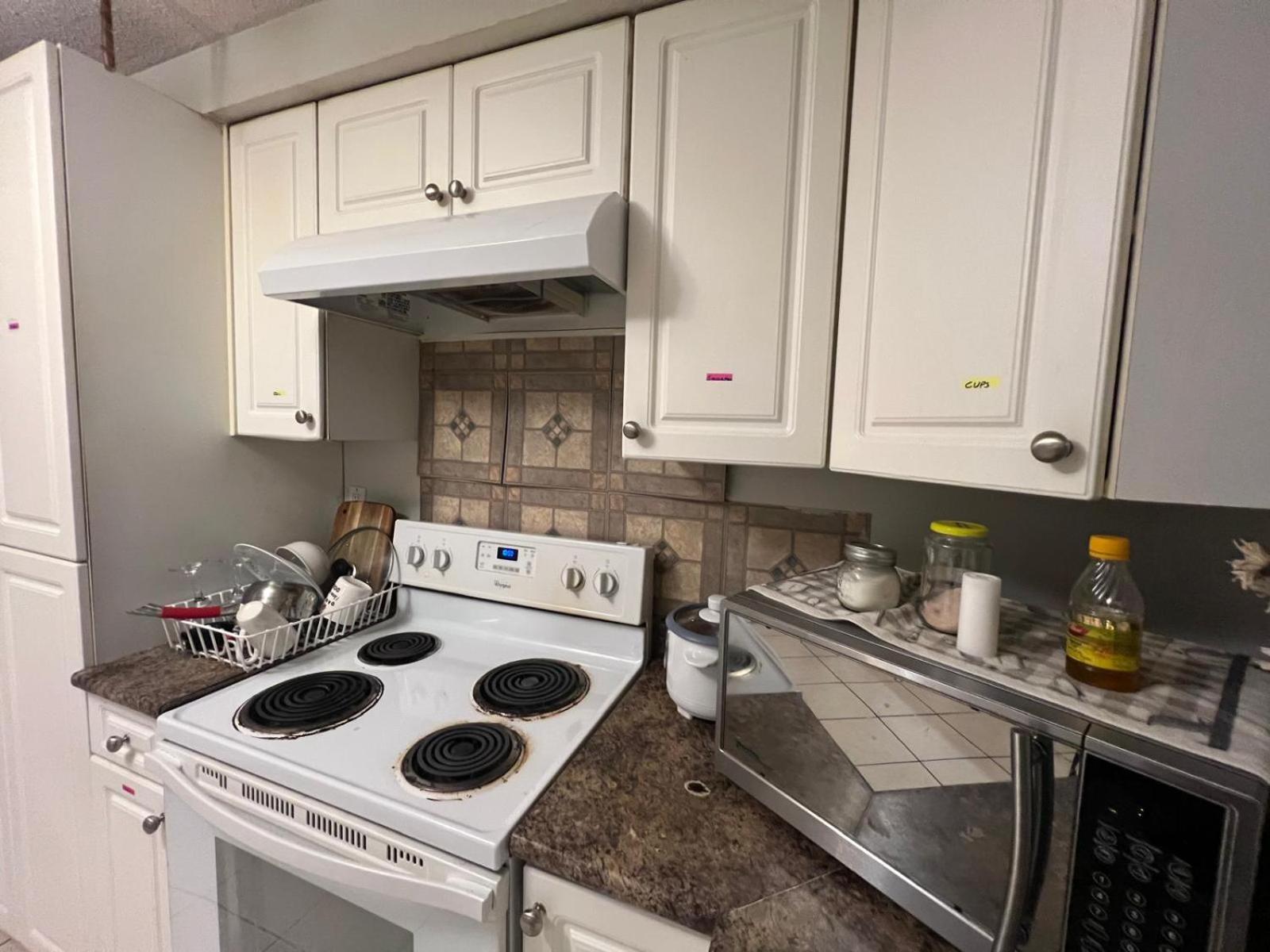 Private Near King George Boulevard Homestay Surrey