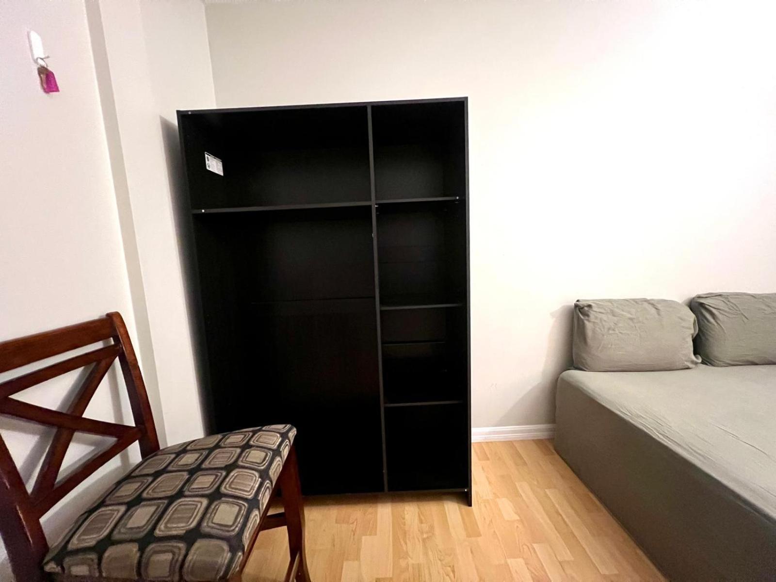 Private Near King George Boulevard Homestay Surrey